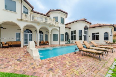 Casa en alquiler en North Miami Beach, Florida, 5 dormitorios, 556.21 m2 № 1977530 - foto 3