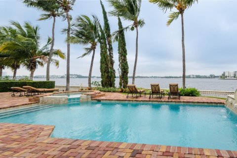 Casa en alquiler en North Miami Beach, Florida, 5 dormitorios, 556.21 m2 № 1977530 - foto 4