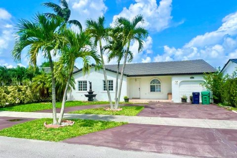 Casa en alquiler en Miami, Florida, 4 dormitorios, 136.75 m2 № 1853525 - foto 1