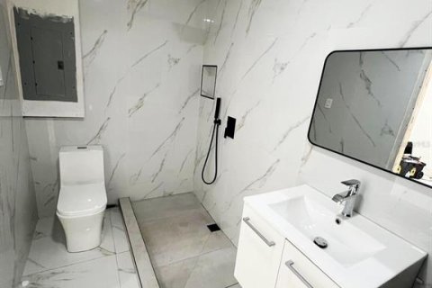 Casa en alquiler en Miami, Florida, 4 dormitorios, 136.75 m2 № 1853525 - foto 5