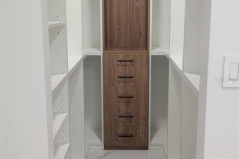 Casa en alquiler en Miami, Florida, 4 dormitorios, 136.75 m2 № 1853525 - foto 11