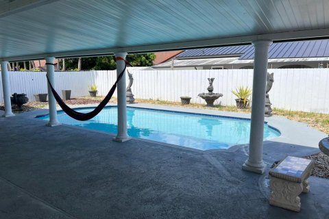 Casa en alquiler en Miami, Florida, 4 dormitorios, 136.75 m2 № 1853525 - foto 3