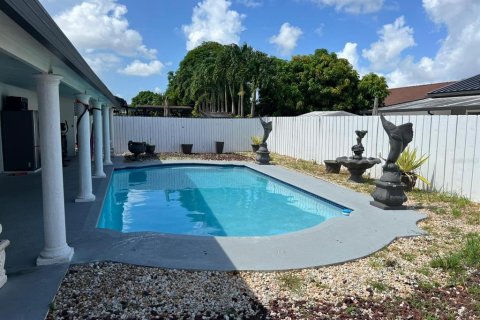 Casa en alquiler en Miami, Florida, 4 dormitorios, 136.75 m2 № 1853525 - foto 4