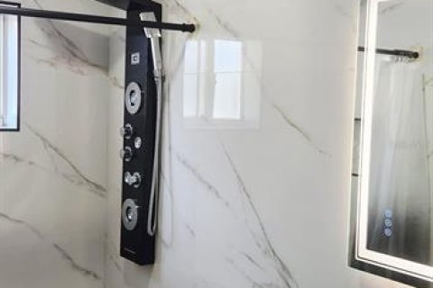 Casa en alquiler en Miami, Florida, 4 dormitorios, 136.75 m2 № 1853525 - foto 8