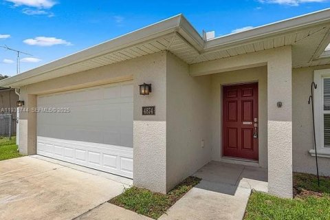 Casa en venta en Ocala, Florida, 3 dormitorios № 1993832 - foto 2