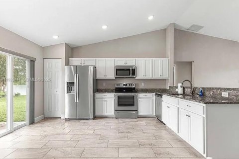 Casa en venta en Ocala, Florida, 3 dormitorios № 1993832 - foto 7