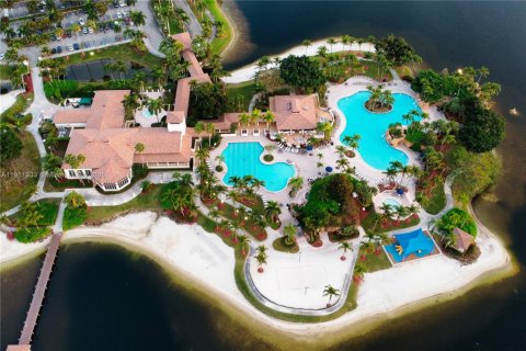 Casa en venta en Doral, Florida, 4 dormitorios, 198.63 m2 № 1968223 - foto 14