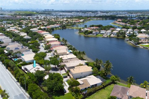 Casa en venta en Doral, Florida, 4 dormitorios, 198.63 m2 № 1968223 - foto 17