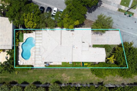 Casa en venta en Doral, Florida, 4 dormitorios, 198.63 m2 № 1968223 - foto 21