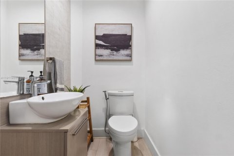 Casa en venta en Doral, Florida, 4 dormitorios, 198.63 m2 № 1968223 - foto 28