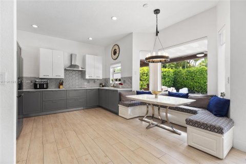 Casa en venta en Doral, Florida, 4 dormitorios, 198.63 m2 № 1968223 - foto 3
