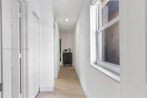 Casa en venta en Doral, Florida, 4 dormitorios, 198.63 m2 № 1968223 - foto 22