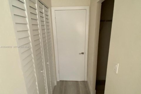 Copropriété à louer à Hollywood, Floride: 1 chambre, 67.35 m2 № 2087890 - photo 5