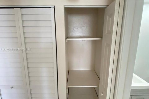 Copropriété à louer à Hollywood, Floride: 1 chambre, 67.35 m2 № 2087890 - photo 6