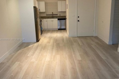 Copropriété à louer à Hollywood, Floride: 1 chambre, 67.35 m2 № 2087890 - photo 3