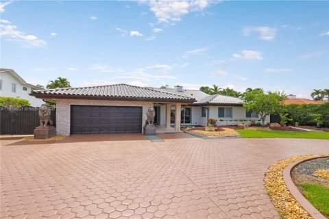 House in Miami, Florida 6 bedrooms, 442.03 sq.m. № 1768403 - photo 6