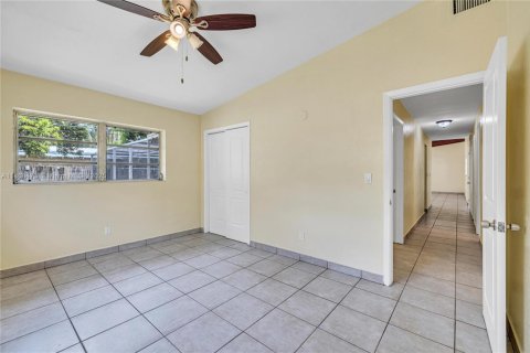 Casa en venta en Miami, Florida, 3 dormitorios, 127.55 m2 № 1925575 - foto 29
