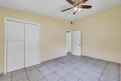 Casa en venta en Miami, Florida, 3 dormitorios, 127.55 m2 № 1925575 - foto 30