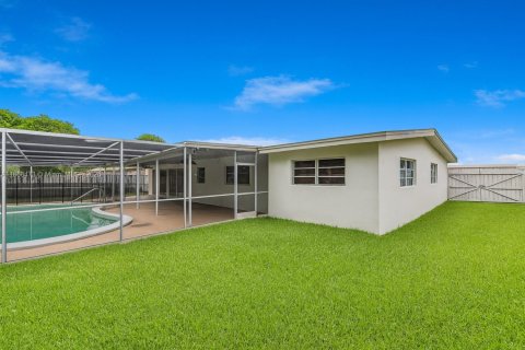 Casa en venta en Miami, Florida, 3 dormitorios, 127.55 m2 № 1925575 - foto 7