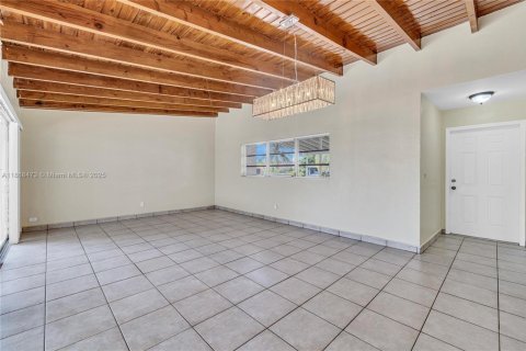 Casa en venta en Miami, Florida, 3 dormitorios, 127.55 m2 № 1925575 - foto 3