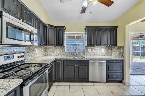 Casa en venta en Miami, Florida, 3 dormitorios, 127.55 m2 № 1925575 - foto 12