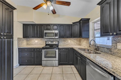 Casa en venta en Miami, Florida, 3 dormitorios, 127.55 m2 № 1925575 - foto 16