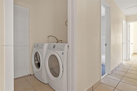 Casa en venta en Miami, Florida, 3 dormitorios, 127.55 m2 № 1925575 - foto 18