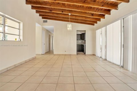 Casa en venta en Miami, Florida, 3 dormitorios, 127.55 m2 № 1925575 - foto 17