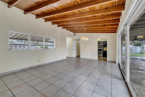 Casa en venta en Miami, Florida, 3 dormitorios, 127.55 m2 № 1925575 - foto 11