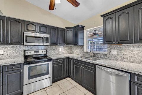 Casa en venta en Miami, Florida, 3 dormitorios, 127.55 m2 № 1925575 - foto 14