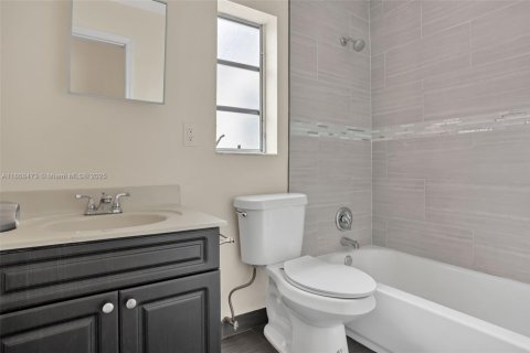 Casa en venta en Miami, Florida, 3 dormitorios, 127.55 m2 № 1925575 - foto 25