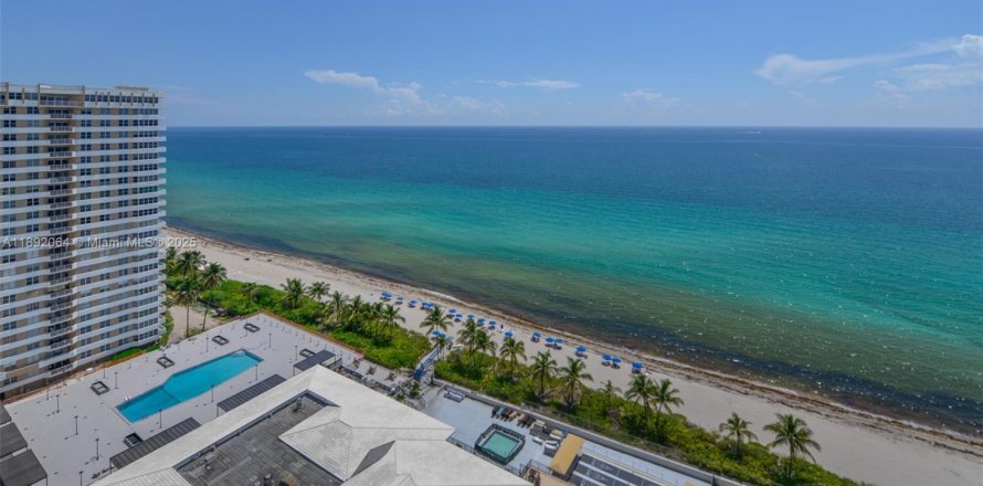 Condo in Hallandale Beach, Florida, 3 bedrooms № 1943979