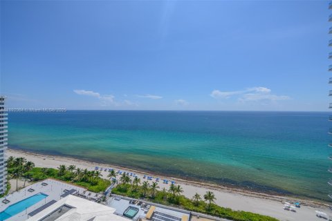 Купить кондоминиум в Халландейл-Бич, Флорида 3 спальни, 165.37м2, № 1943979 - фото 3