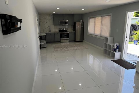 Villa ou maison à louer à Pompano Beach, Floride: 1 chambre, 55.74 m2 № 1999490 - photo 5