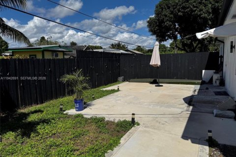 Villa ou maison à louer à Pompano Beach, Floride: 1 chambre, 55.74 m2 № 1999490 - photo 2