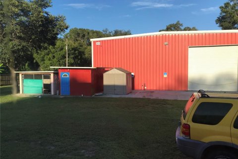 Commercial property in Seffner, Florida 388.52 sq.m. № 506552 - photo 1