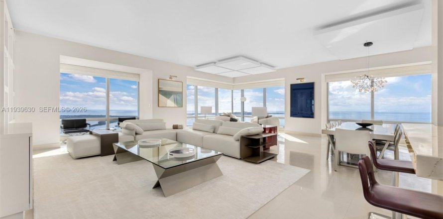 Condominio en Miami, Florida, 3 dormitorios  № 2002493