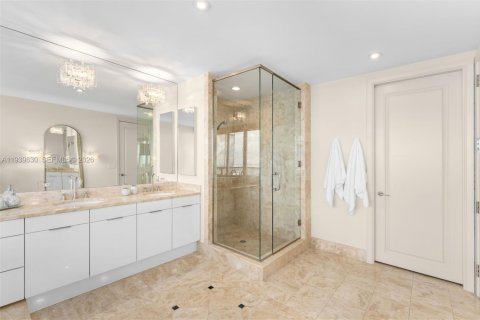 Condominio en venta en Miami, Florida, 3 dormitorios, 342.07 m2 № 2002493 - foto 15