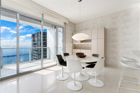 Condominio en venta en Miami, Florida, 3 dormitorios, 342.07 m2 № 2002493 - foto 3