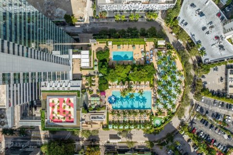 Condominio en venta en Miami, Florida, 3 dormitorios, 342.07 m2 № 2002493 - foto 19