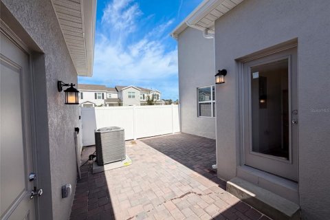 Touwnhouse à vendre à Apopka, Floride: 3 chambres, 163.04 m2 № 2305136 - photo 5