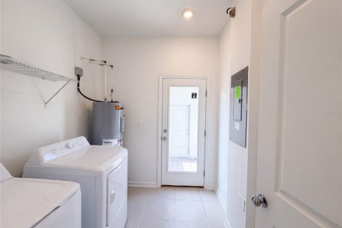 Touwnhouse à vendre à Apopka, Floride: 3 chambres, 163.04 m2 № 2305136 - photo 12