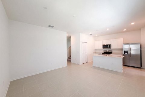 Touwnhouse à vendre à Apopka, Floride: 3 chambres, 163.04 m2 № 2305136 - photo 2