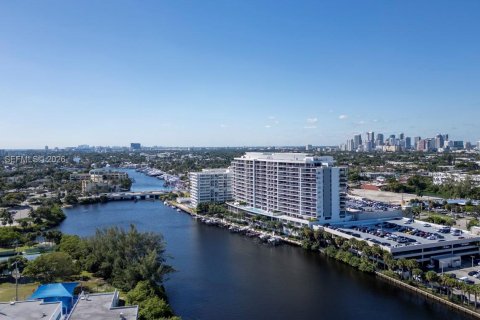 Condo in Fort Lauderdale, Florida, 4 bedrooms  № 2082120