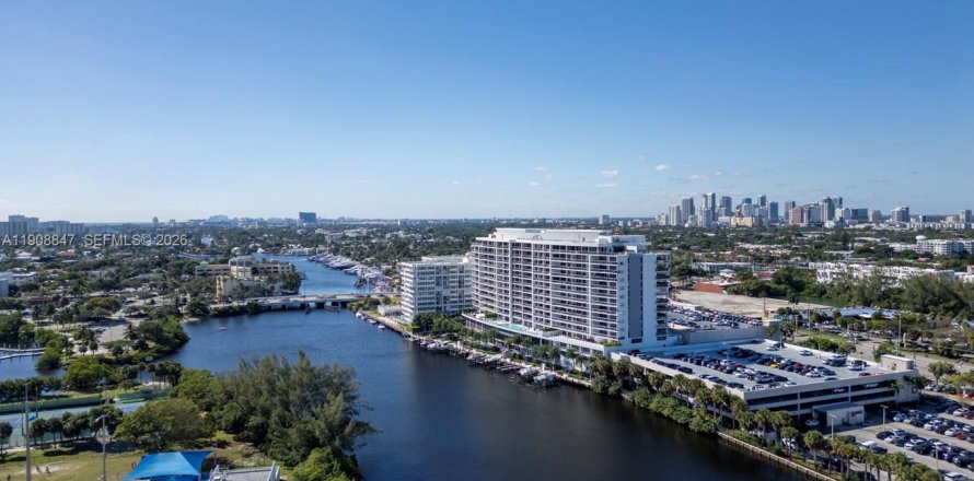 Condo in Fort Lauderdale, Florida, 4 bedrooms  № 2082120