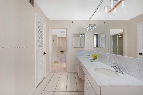 Copropriété à vendre à Miami, Floride: 3 chambres, 163.42 m2 № 1711934 - photo 16