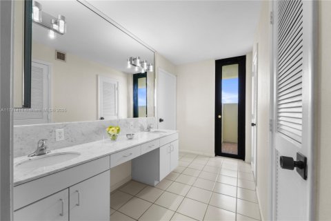 Copropriété à vendre à Miami, Floride: 3 chambres, 163.42 m2 № 1711934 - photo 17
