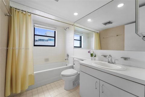 Copropriété à vendre à Miami, Floride: 3 chambres, 163.42 m2 № 1711934 - photo 25