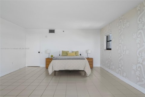Copropriété à vendre à Miami, Floride: 3 chambres, 163.42 m2 № 1711934 - photo 15