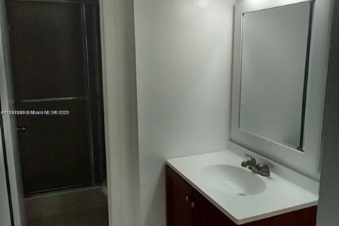 Снять в аренду кондоминиум в Лодерхилл, Флорида 2 спальни, 109.62м2, № 1949792 - фото 8